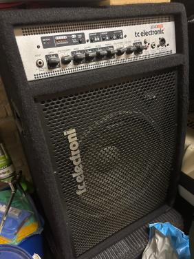 Te koop: TC Electronic BG500 Combo basversterker