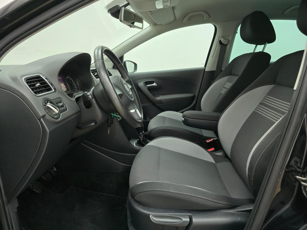 Volkswagen Polo occasion 1.2 tsi highline met parkeersensoren en 5 deurs zw