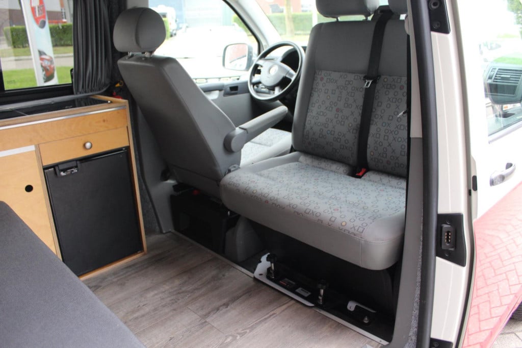 Volkswagen Transporter d 62 kw 5 zitplaatsen op kenteken