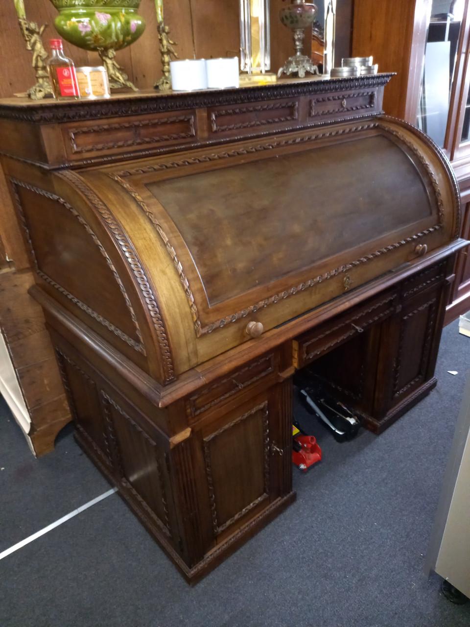 Wegens aanschaf nieuwe vloer ruimte nodig Zeeuws antiek kabinet ea