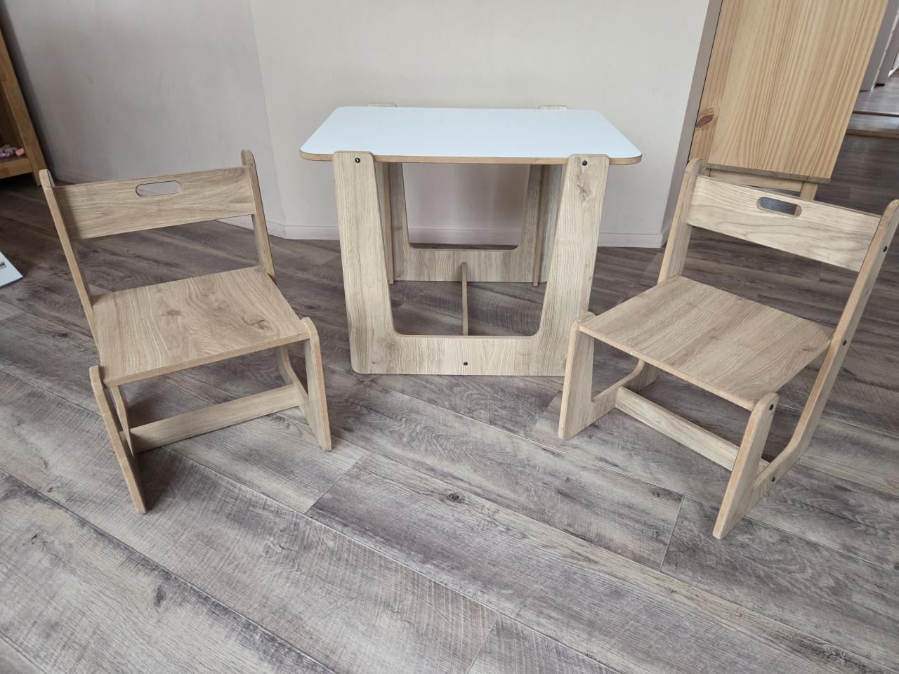 Montesorri set kindertafel & stoeltjes