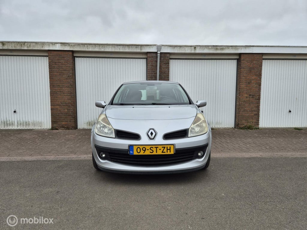 Renault Clio 1.6-16v dynamique / origineel nl / 5- deurs / airco / cruiseco