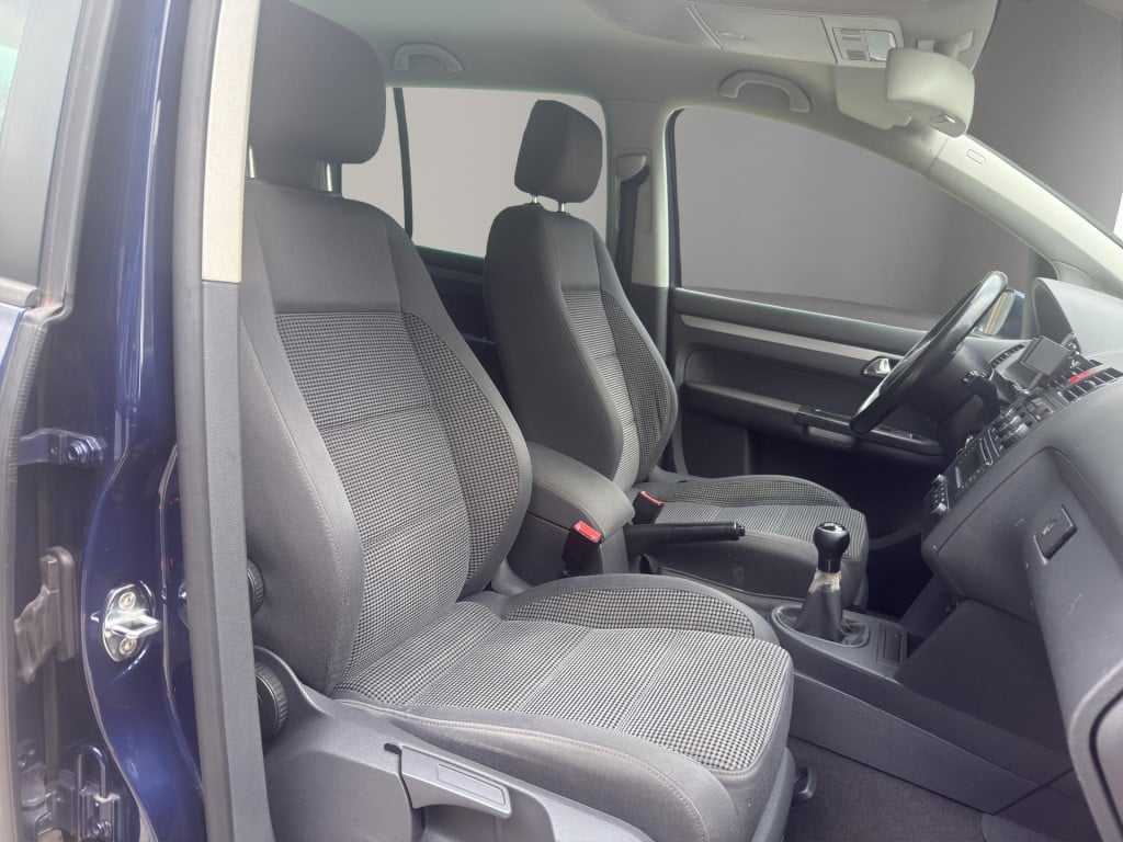Volkswagen Touran 1.6-16v fsi highline clima cruise trekhaak