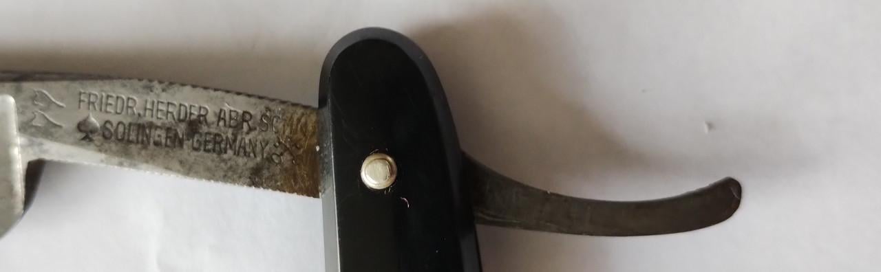 Barbiersmes FRIEDRICH HERDER.