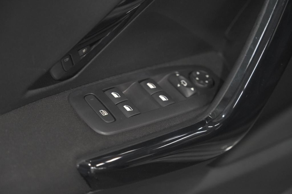 Peugeot 208 puretech 82 blue lease allure | parkeersensoren | climate contr
