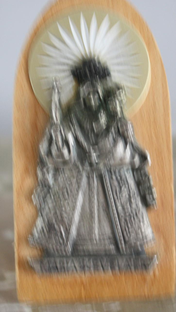 Houten beeldje met afbeelding maria kevelaer