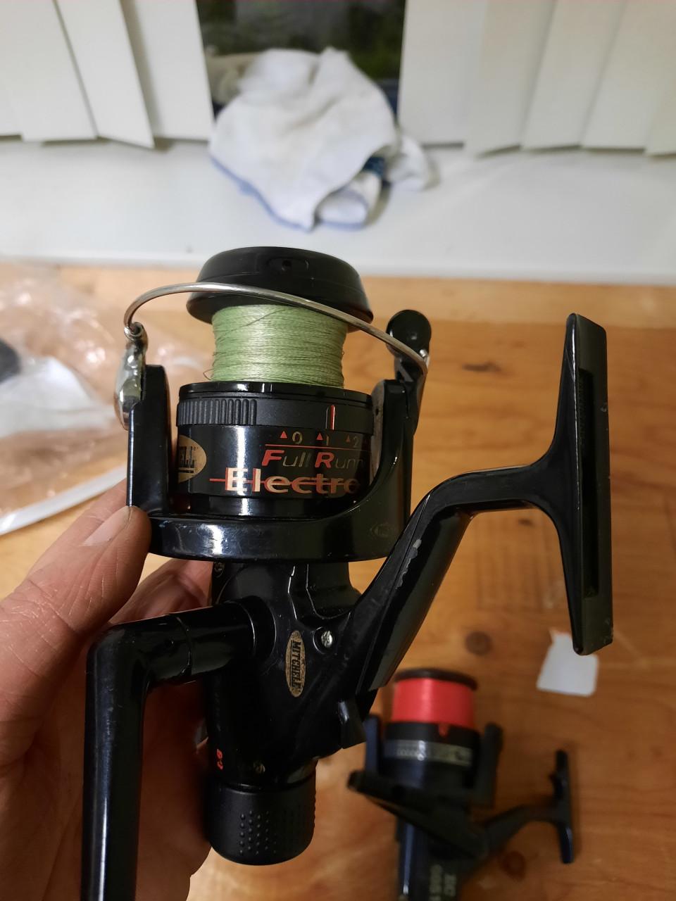 Hengels en molens strandhengel zeehengel boothengel karperhengel vissen