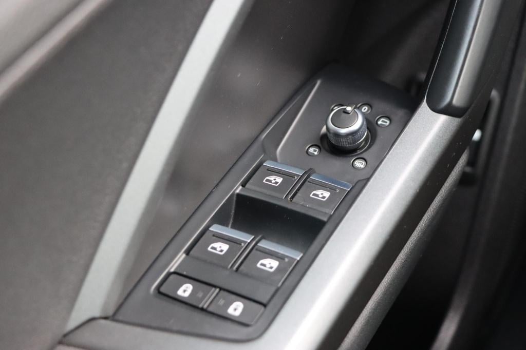 Audi Q3 45 tfsi e s edition 245pk s tronic | soh 90,3% |