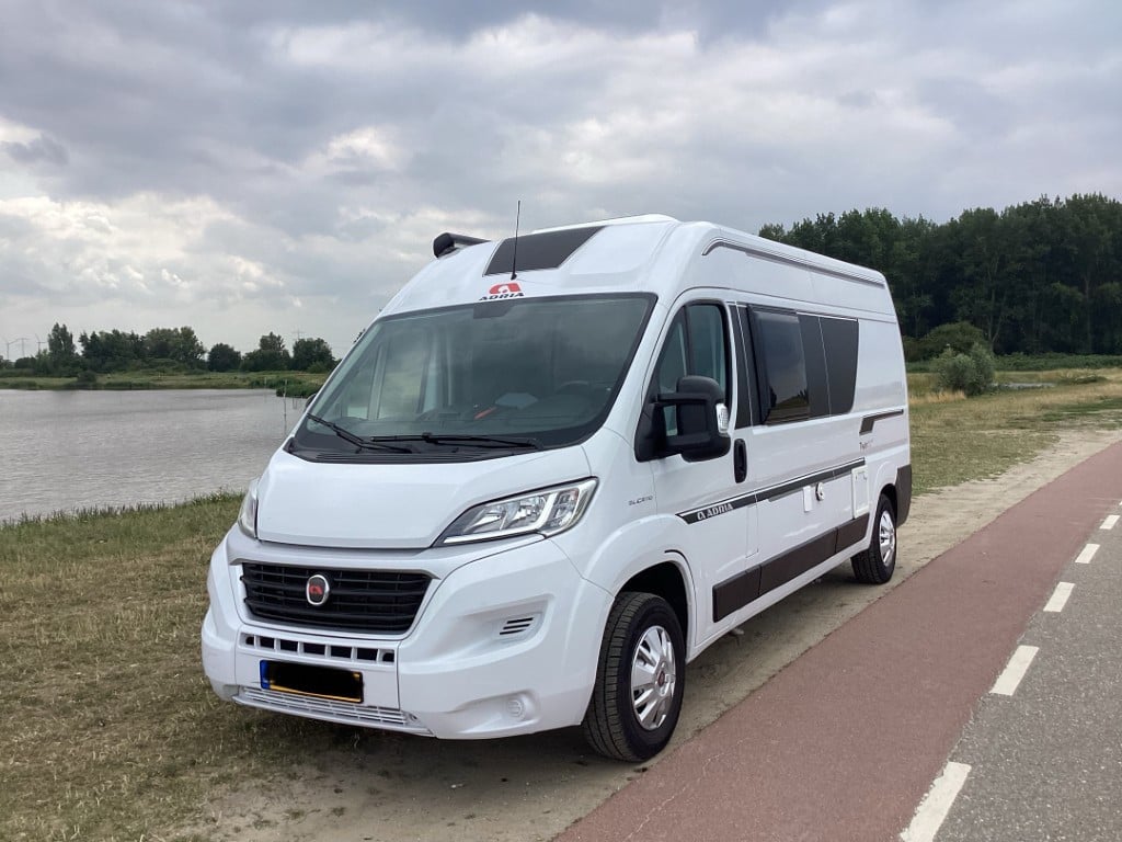 Adria Twin 600 SPX Plus 10-2020 in zeer goede staat met 39.000km