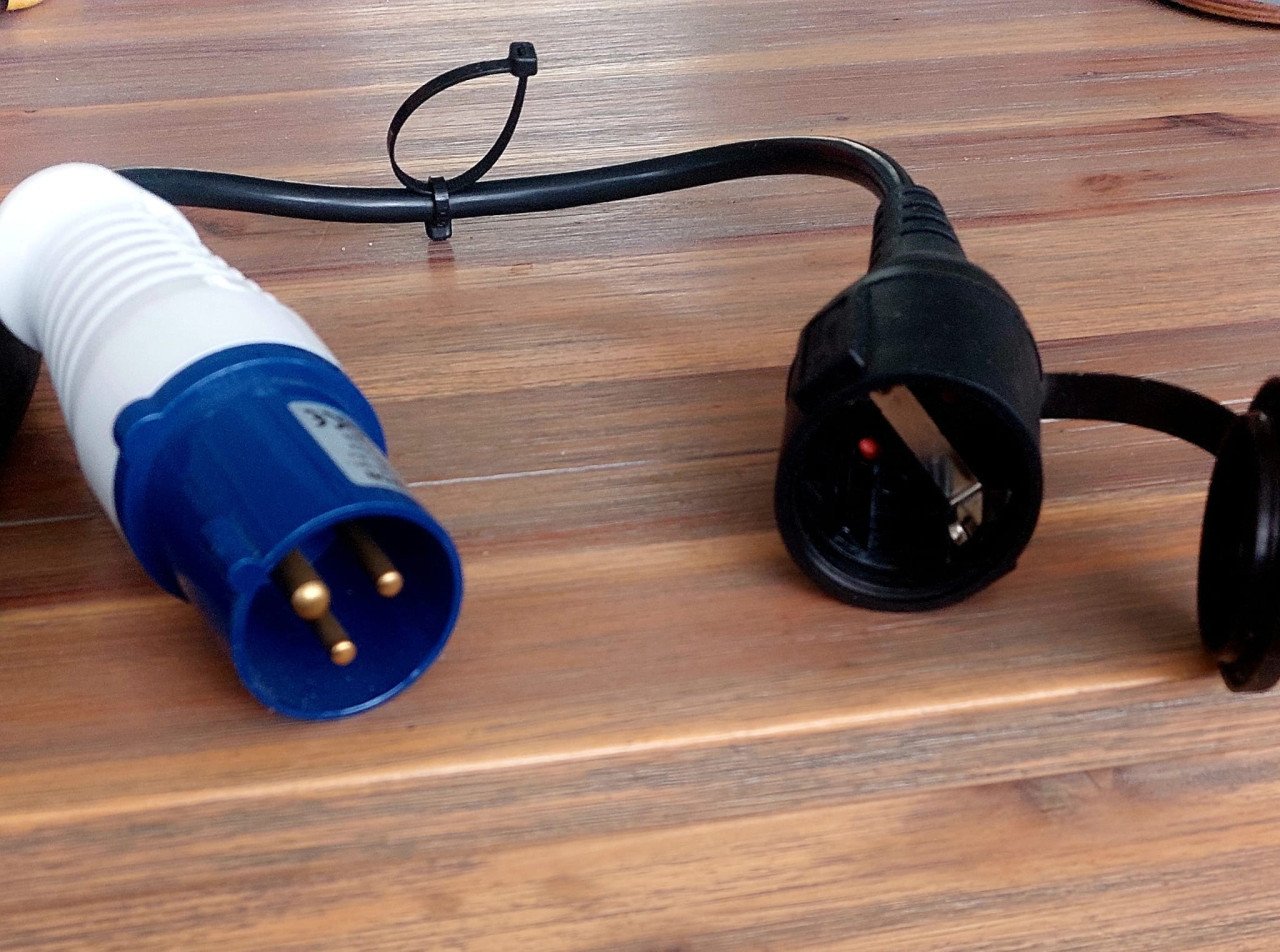 TE KOOP: CAMPER STROOMKABELS
