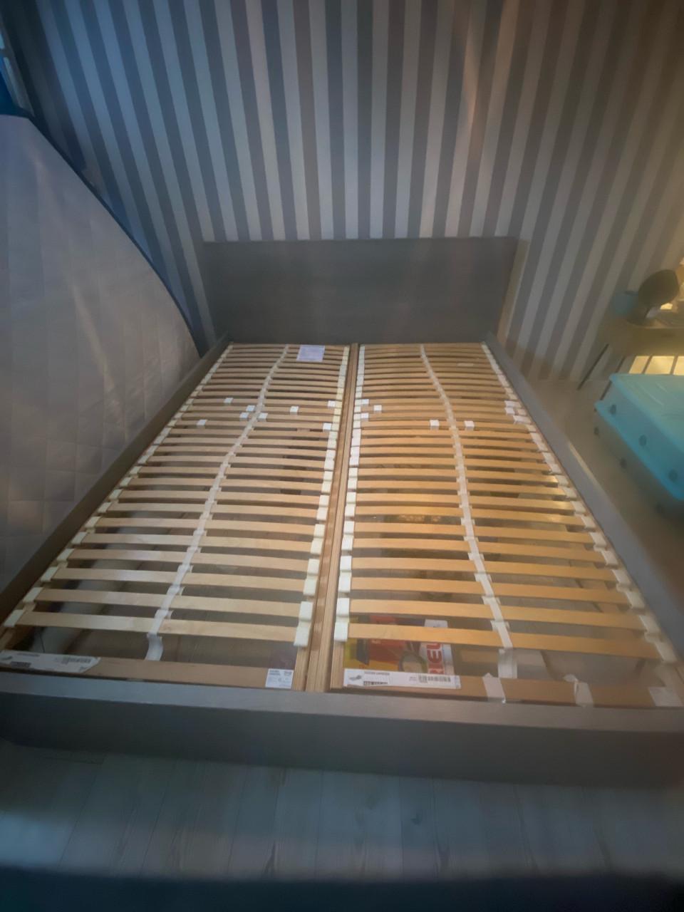 Ledikant met gemotoriseerd lattenbodem 160*200