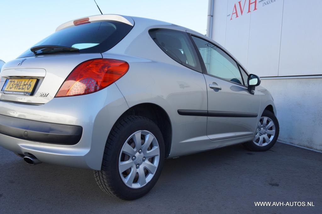 Peugeot 207 1.4 vti look