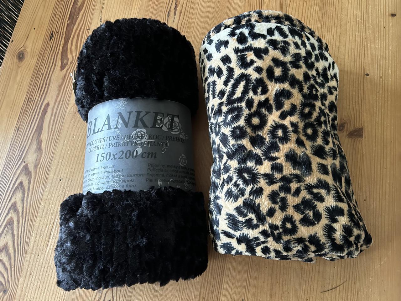 2 nieuwe fleece dekens.
