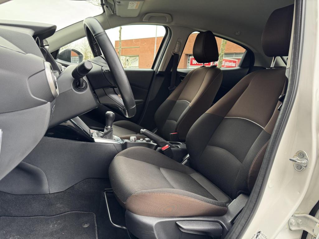 Mazda 2 1.5 skyactiv-g style selected nl-auto, allseason banden!