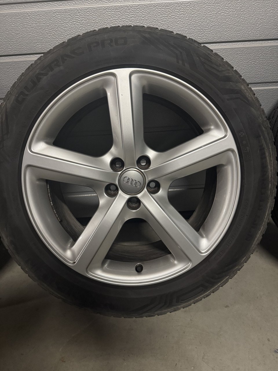 4 stuks Audi velgen 235/55 R19 105W