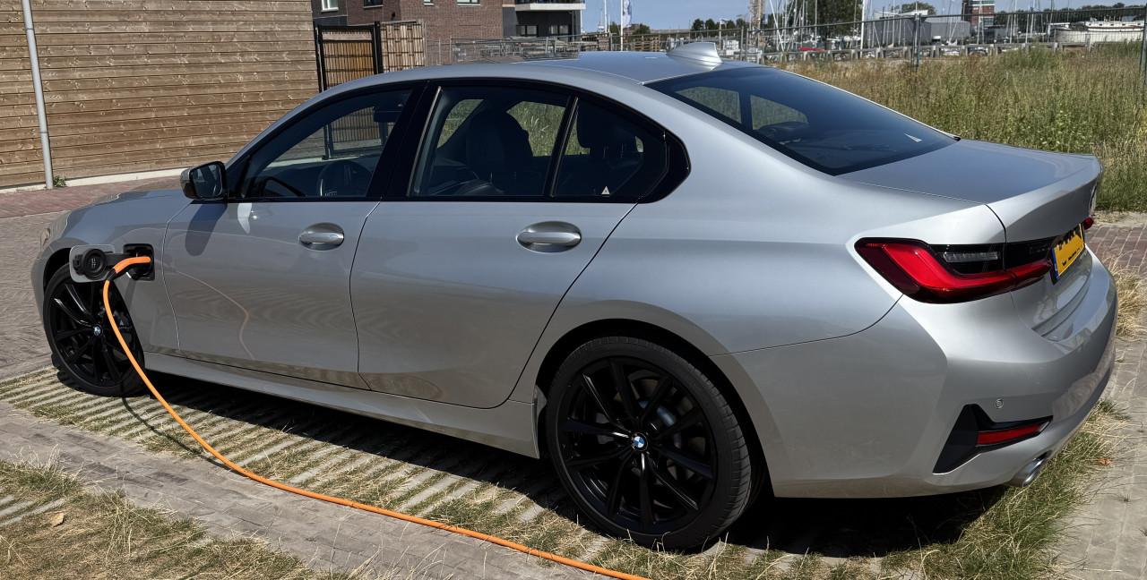 BMW 330e High Executive | 2 jr. Gratis Onderhoud | Leder |  LED