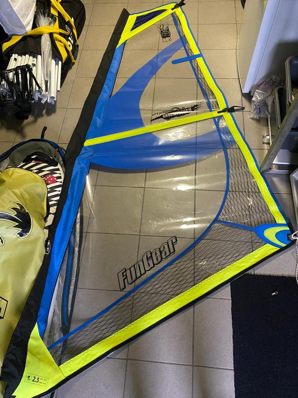 Junior freestyle surfboard