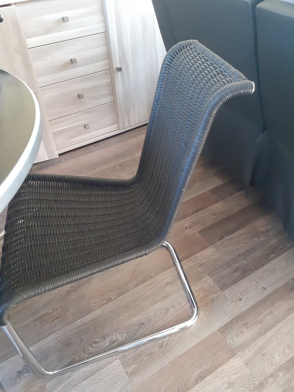 Koopje voor leuke eettafel met lekkere stoelen