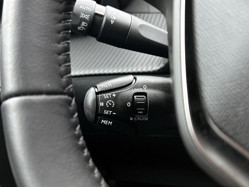 Peugeot 208 100pk allure | rijklaar | keyless | camera achter |
