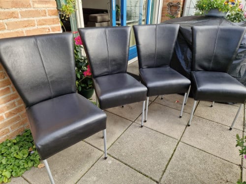 Prachtige leren eetkamerstoelen