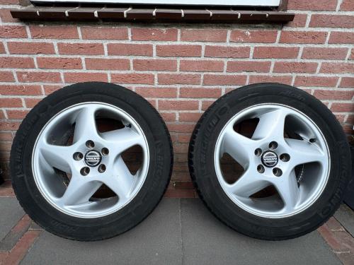 Volvo 16 inch winterbanden met velgen 4 stuks