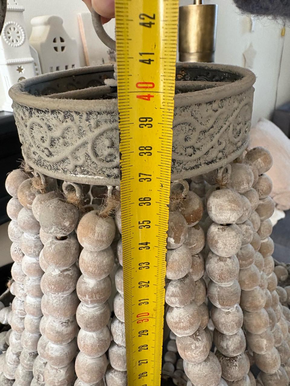 Kroonluchter van houten kralen