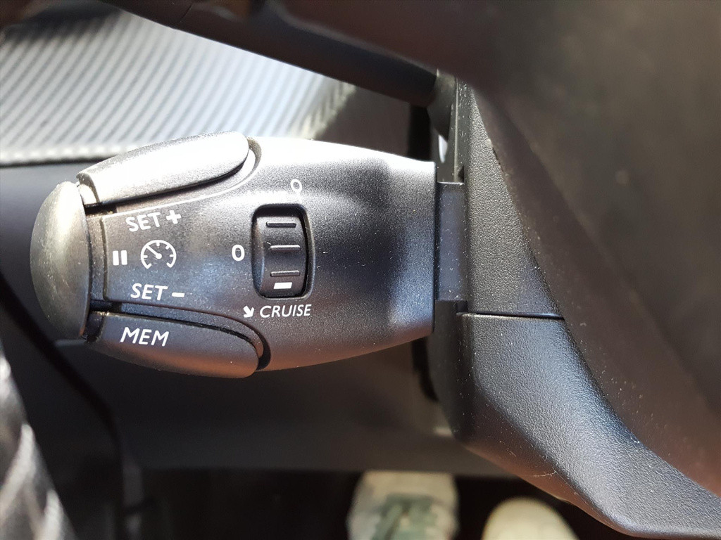 Peugeot 208 allure 1.2 pt-100pk navigatie | apple carplay & android auto | 