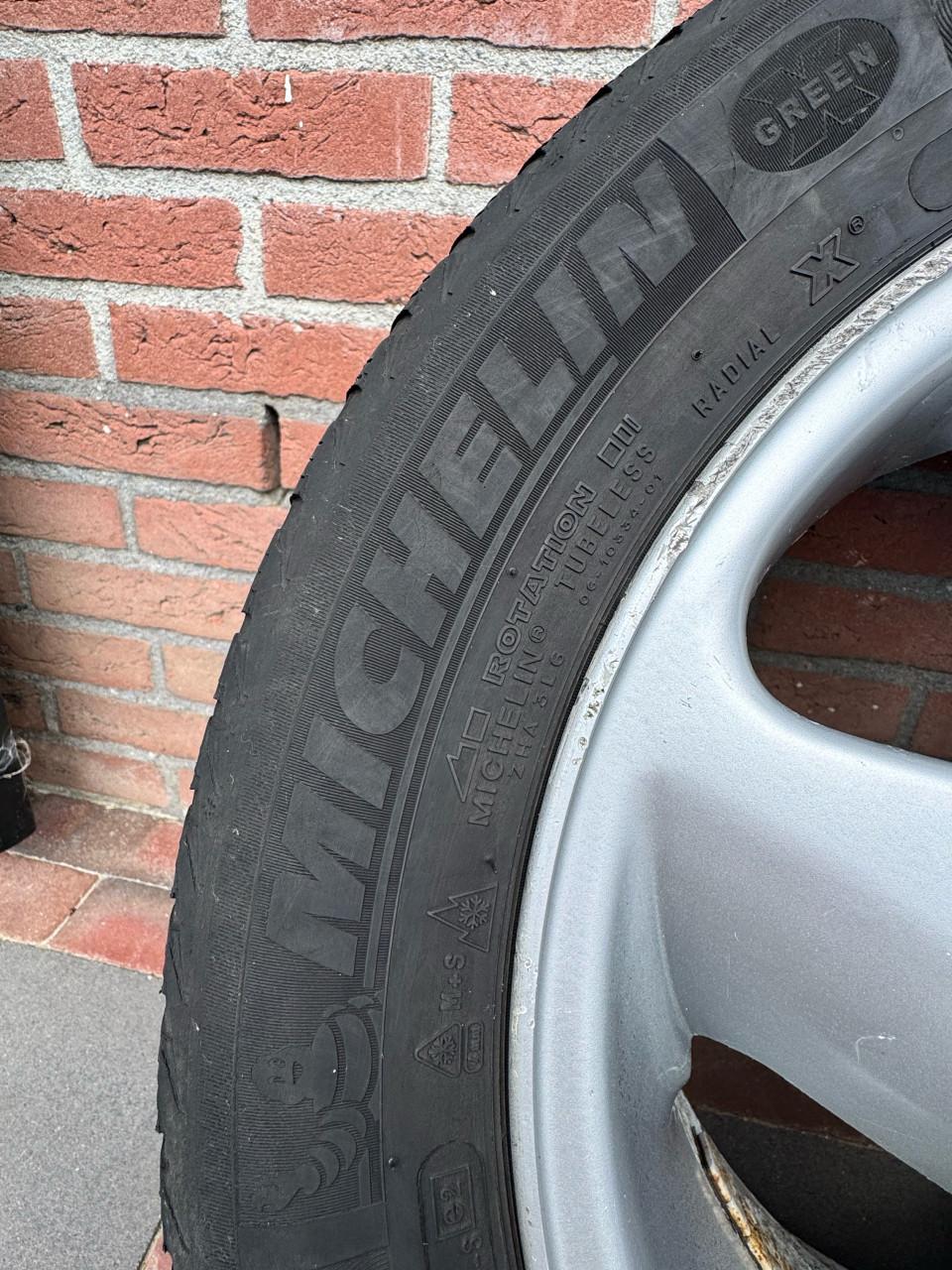 Volvo 16 inch winterbanden met velgen 4 stuks