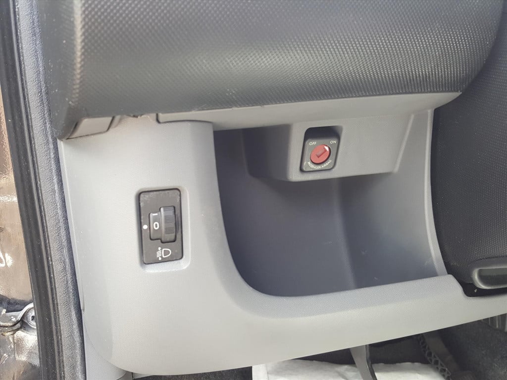 Peugeot 107 1.0 12v 5d 2-tronic automaat airco | lm-velgen | radio met cd-s