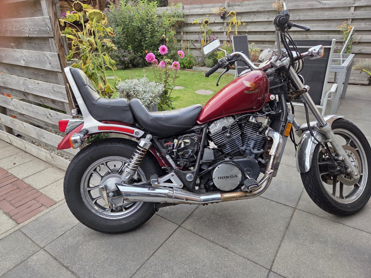 Honda VT700C shadow hobby object (opknapper) door inruil verkregen