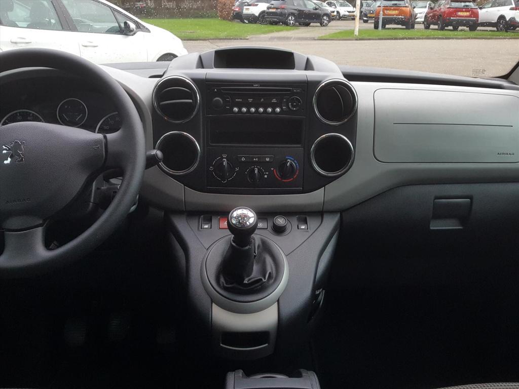 Peugeot Partner 1.6vti-110pk tepee outdoor zenith-dak | trekhaak | panorama