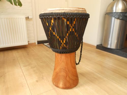 Afrikaanse Djembe met draag tas.
