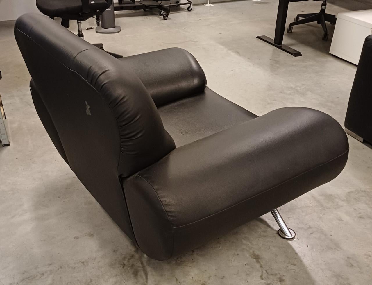 Zwarte fauteuil