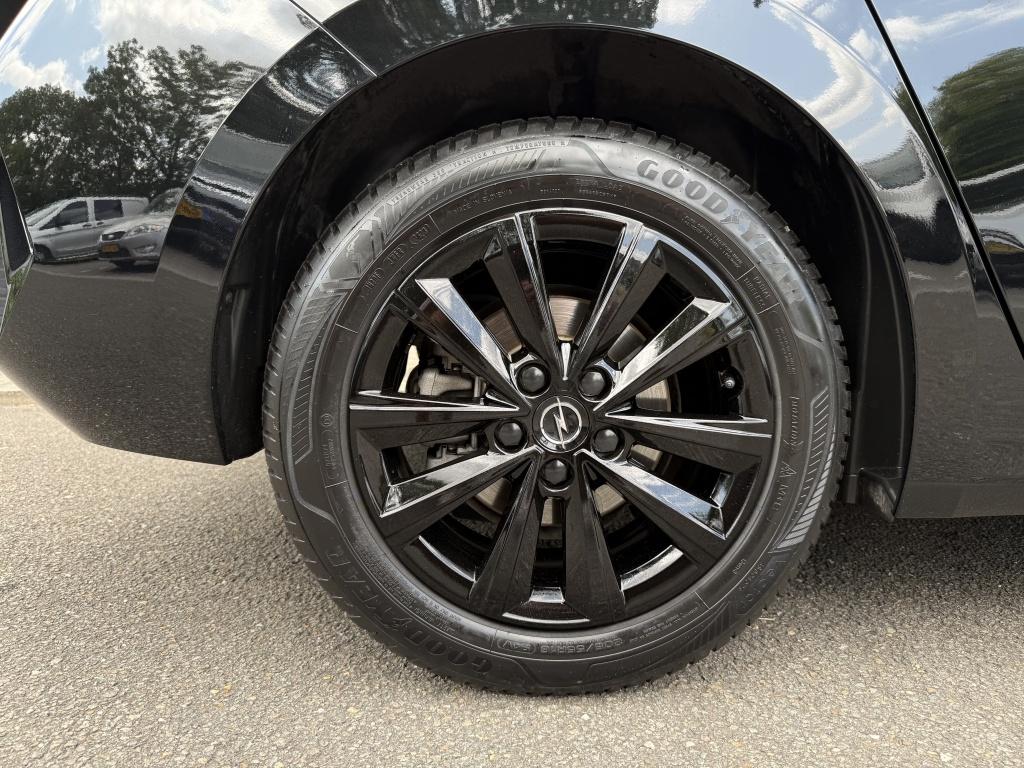 Opel Astra 1.2 turbo black pakket