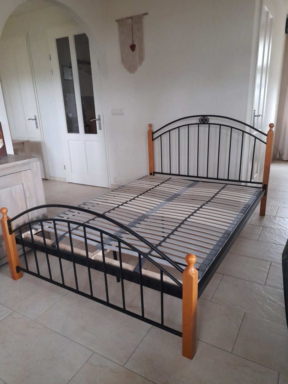 2P Bed 140 x 200 ( in goede nette staat)