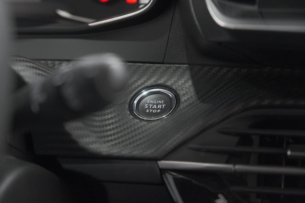 Peugeot 208 puretech 100 allure pack | camera | apple carplay | stoelverwar