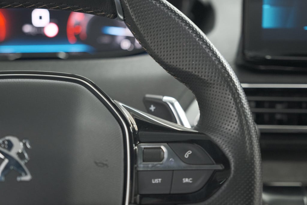 Peugeot 3008 1.6 puretech 180 gt | panoramadak | adaptieve cruise control |