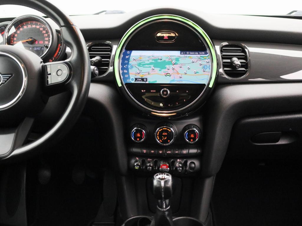 Mini 5-deurs 1.5 one essential | navigatie | lmv | parkeer sensoren | clima
