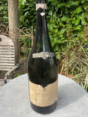 Oude fles Musigny 1947.