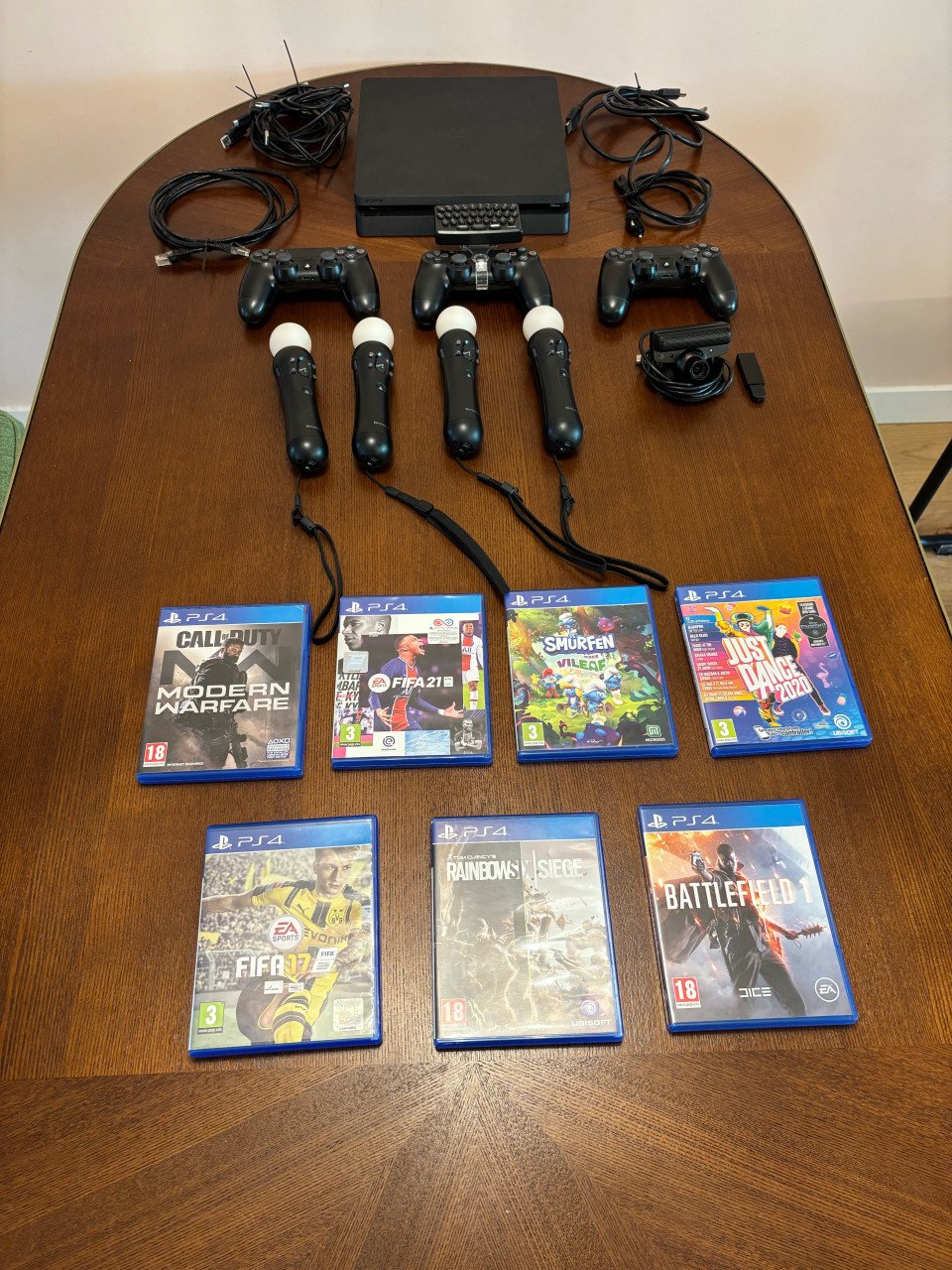 Playstation 4 slim incl veel accesoires en games
