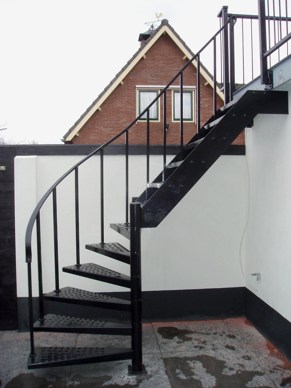 Stalen buitentrappen op maat – van ontwerp tot montage!
