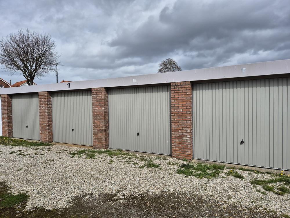 Zes Garageboxen te koop in Oost-Souburg