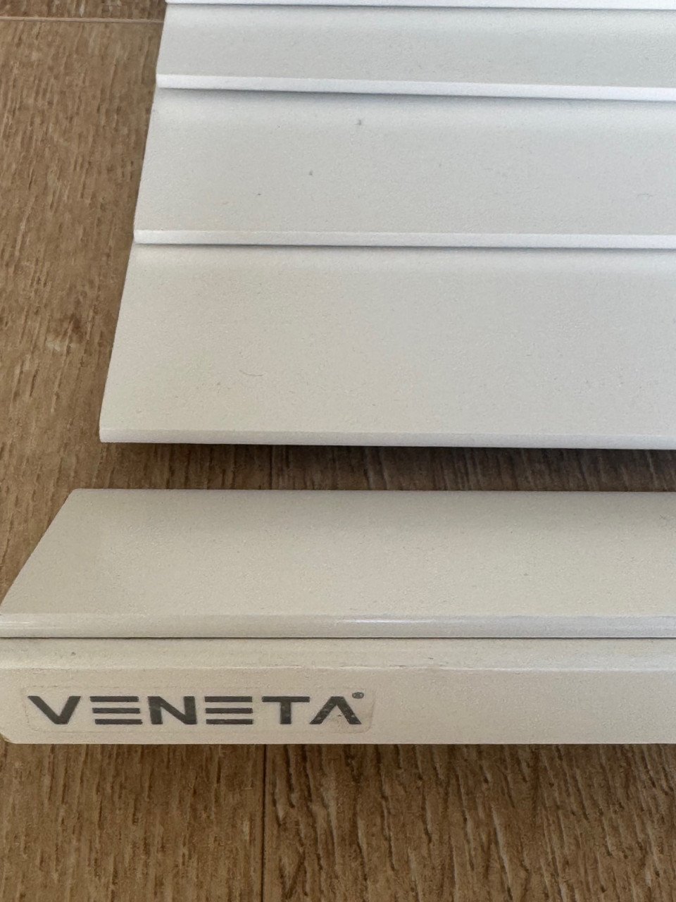 Houten jaloezie VENETA Harmony snow white,  brede lamellen