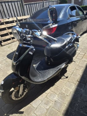 Retro scooter Sym Allo