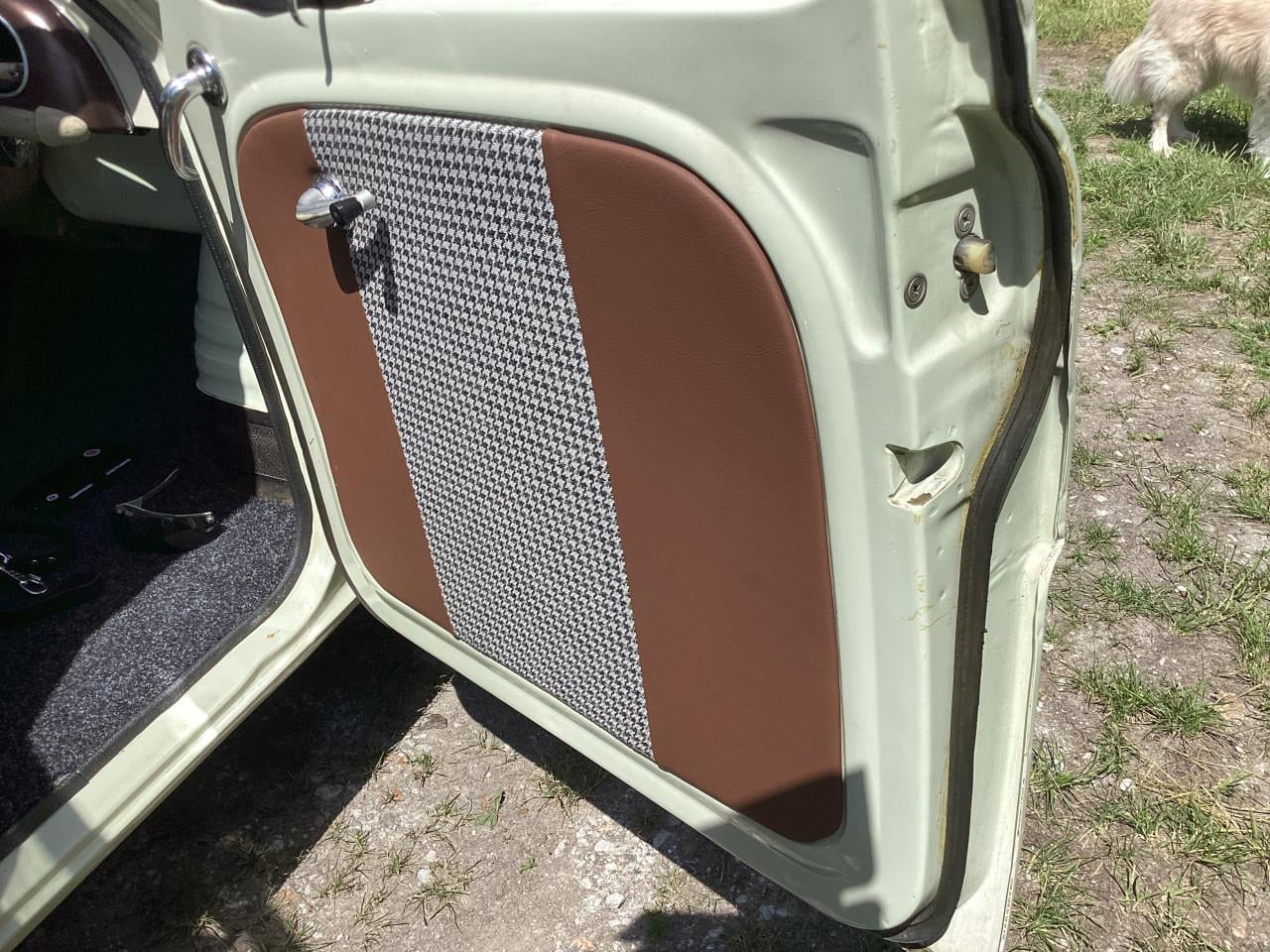 Renault Dauphine.