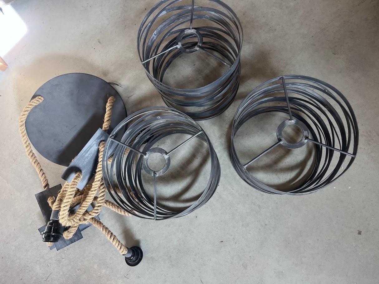 Industriële hanglamp van touw en metaal