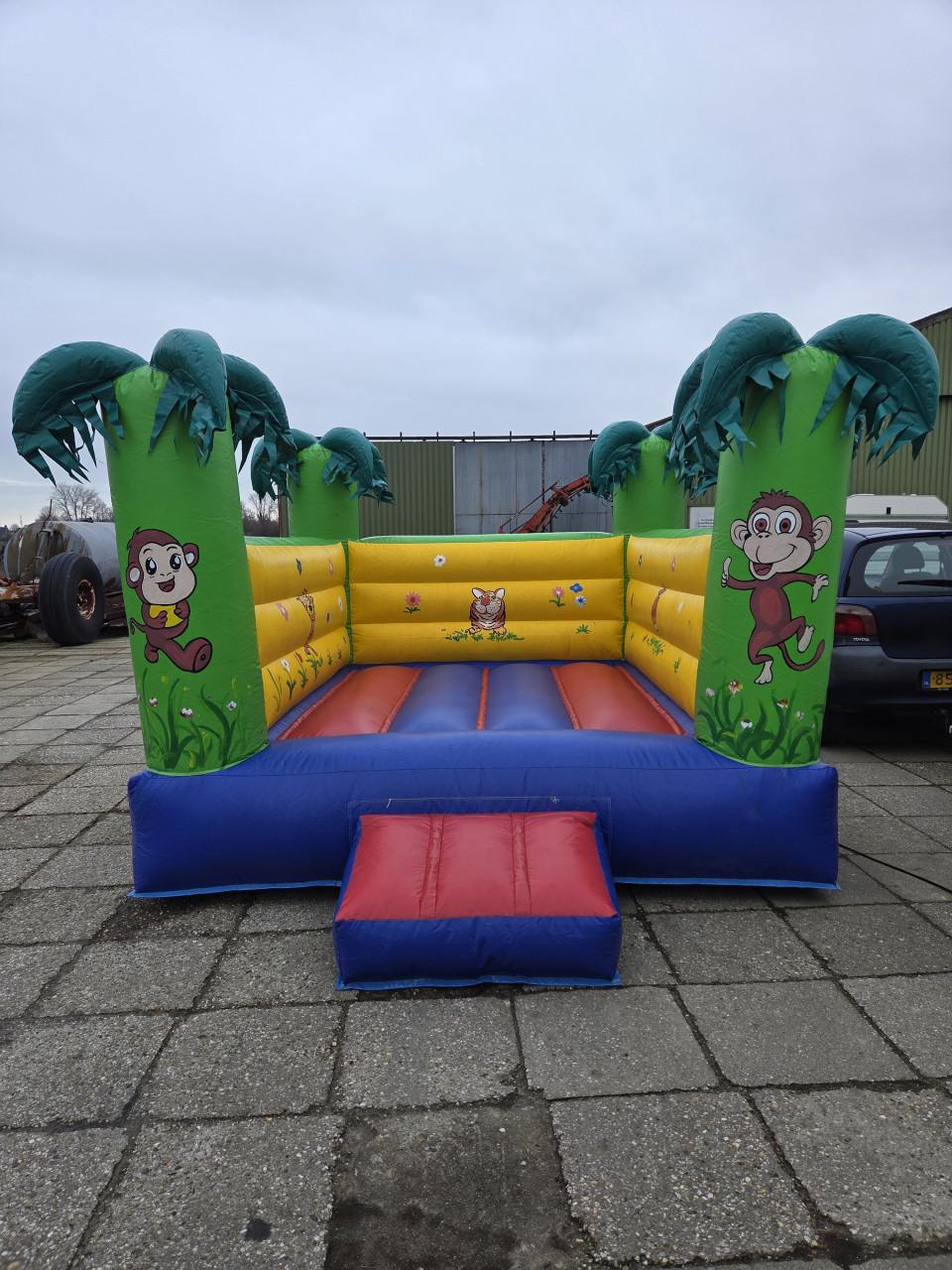 Div, Kinderspelen en attracties te huur.-