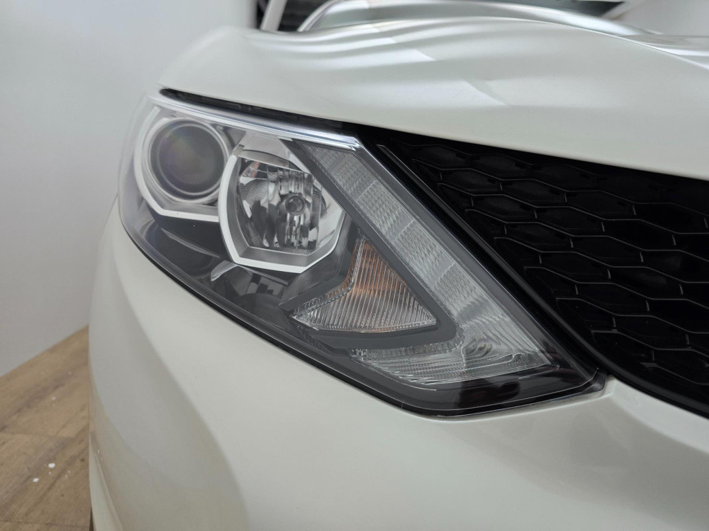Nissan Qashqai occasion automaat 1.2 connect edition met parkeercamera en p