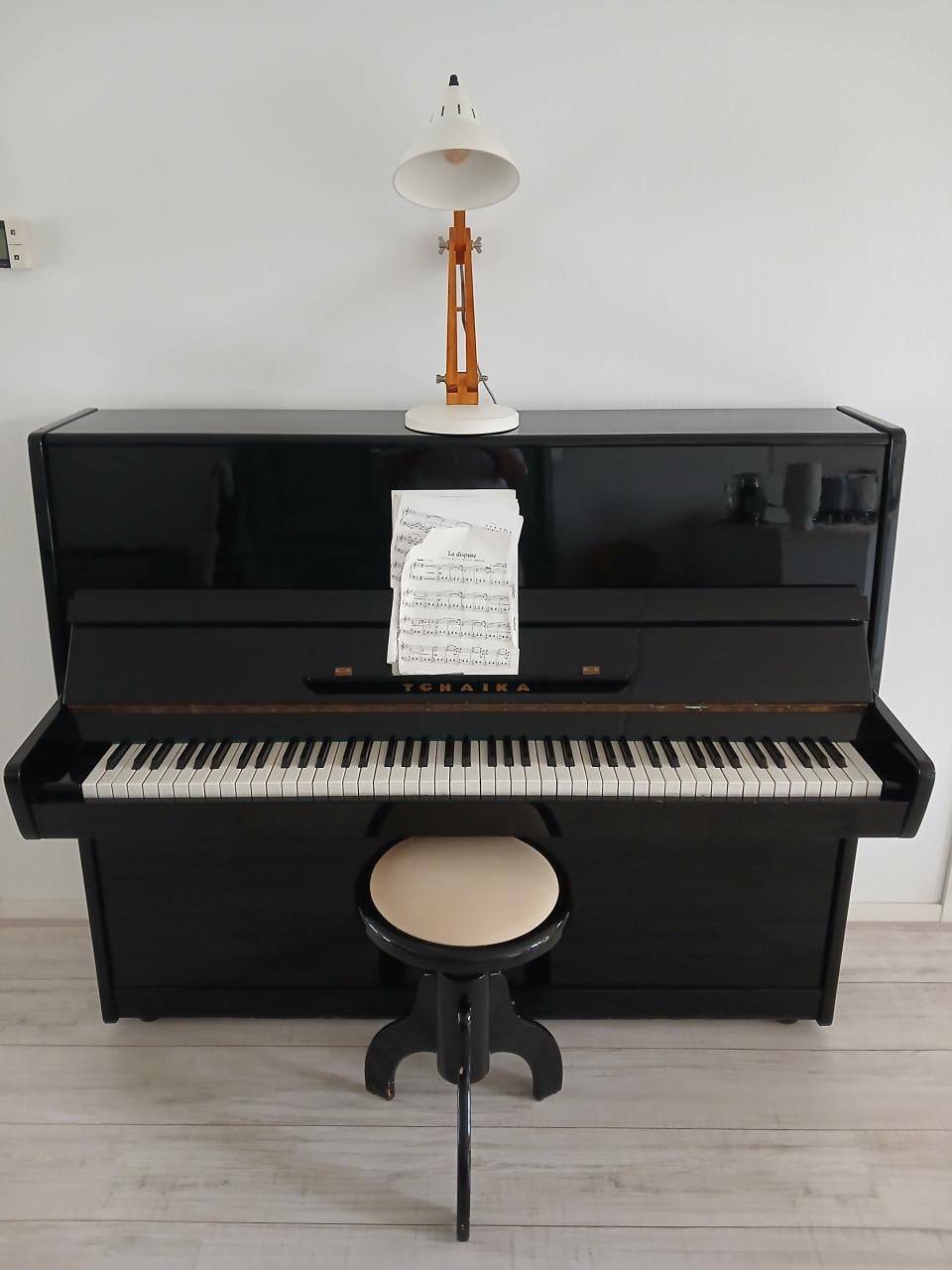 Piano hooglans zwart.