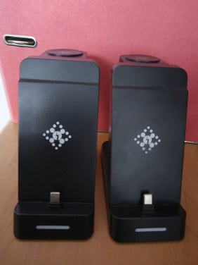 3-in-1 laadstation voor SmartWatch en telefoon en headset. Set van 2 stuks